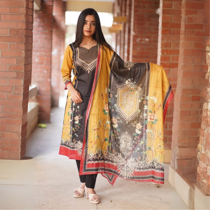 Exclusive Lun Jomtom Theme Three Piece